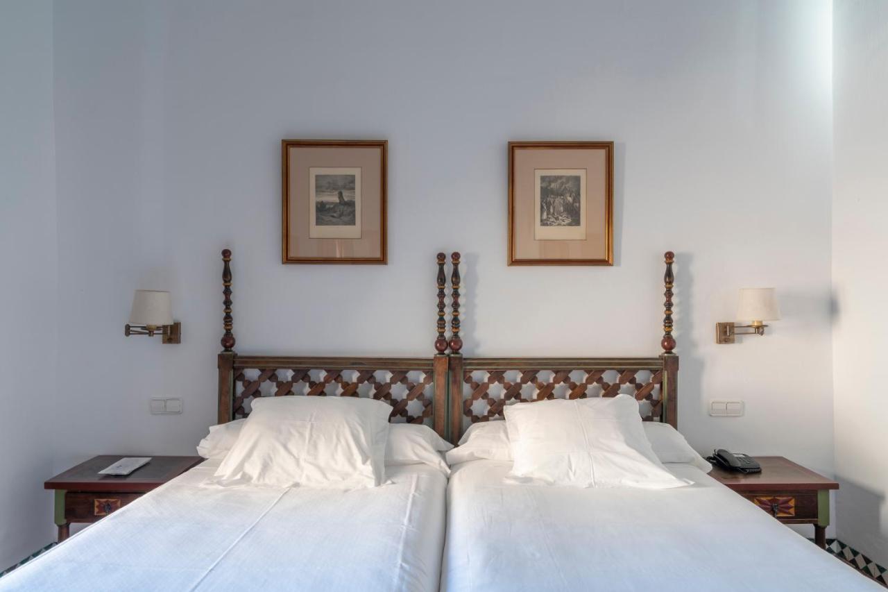 Parador De Guadalupe Γουαδελούπη Εξωτερικό φωτογραφία