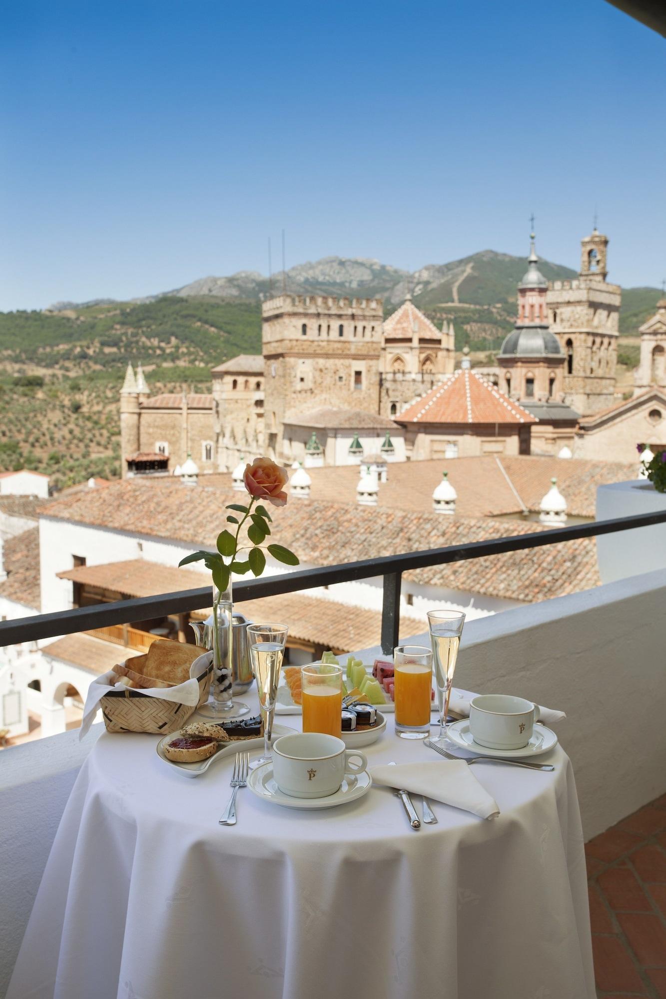Parador De Guadalupe Γουαδελούπη Εξωτερικό φωτογραφία