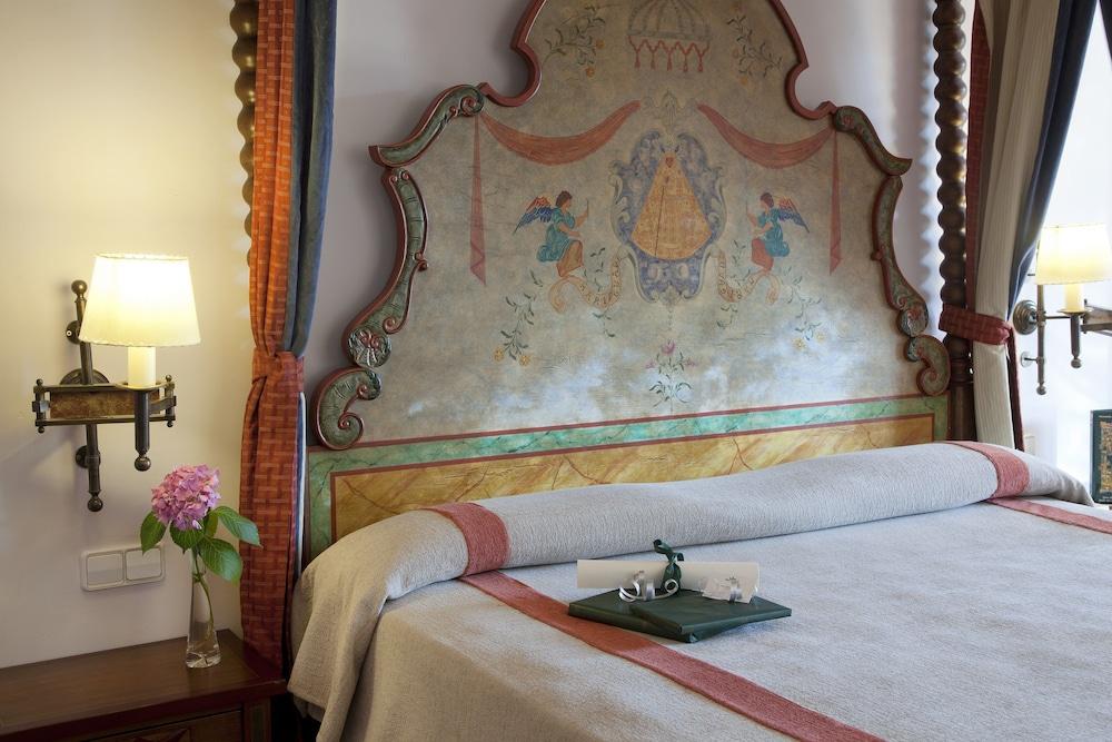 Parador De Guadalupe Γουαδελούπη Εξωτερικό φωτογραφία