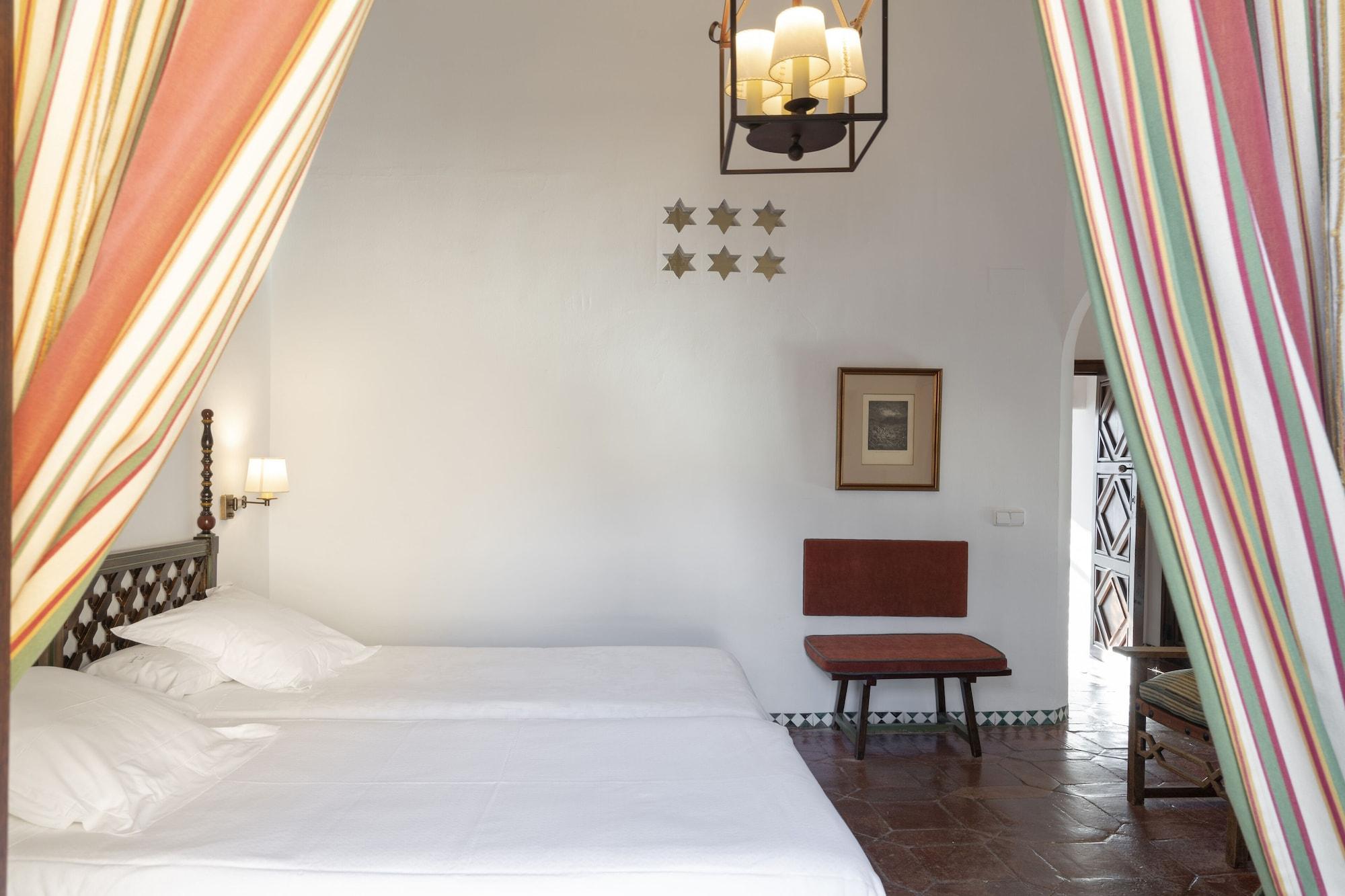 Parador De Guadalupe Γουαδελούπη Εξωτερικό φωτογραφία