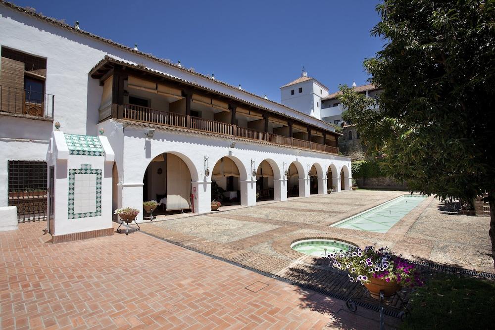 Parador De Guadalupe Γουαδελούπη Εξωτερικό φωτογραφία