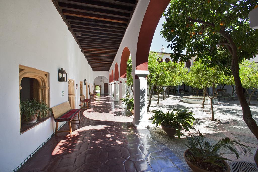 Parador De Guadalupe Γουαδελούπη Εξωτερικό φωτογραφία