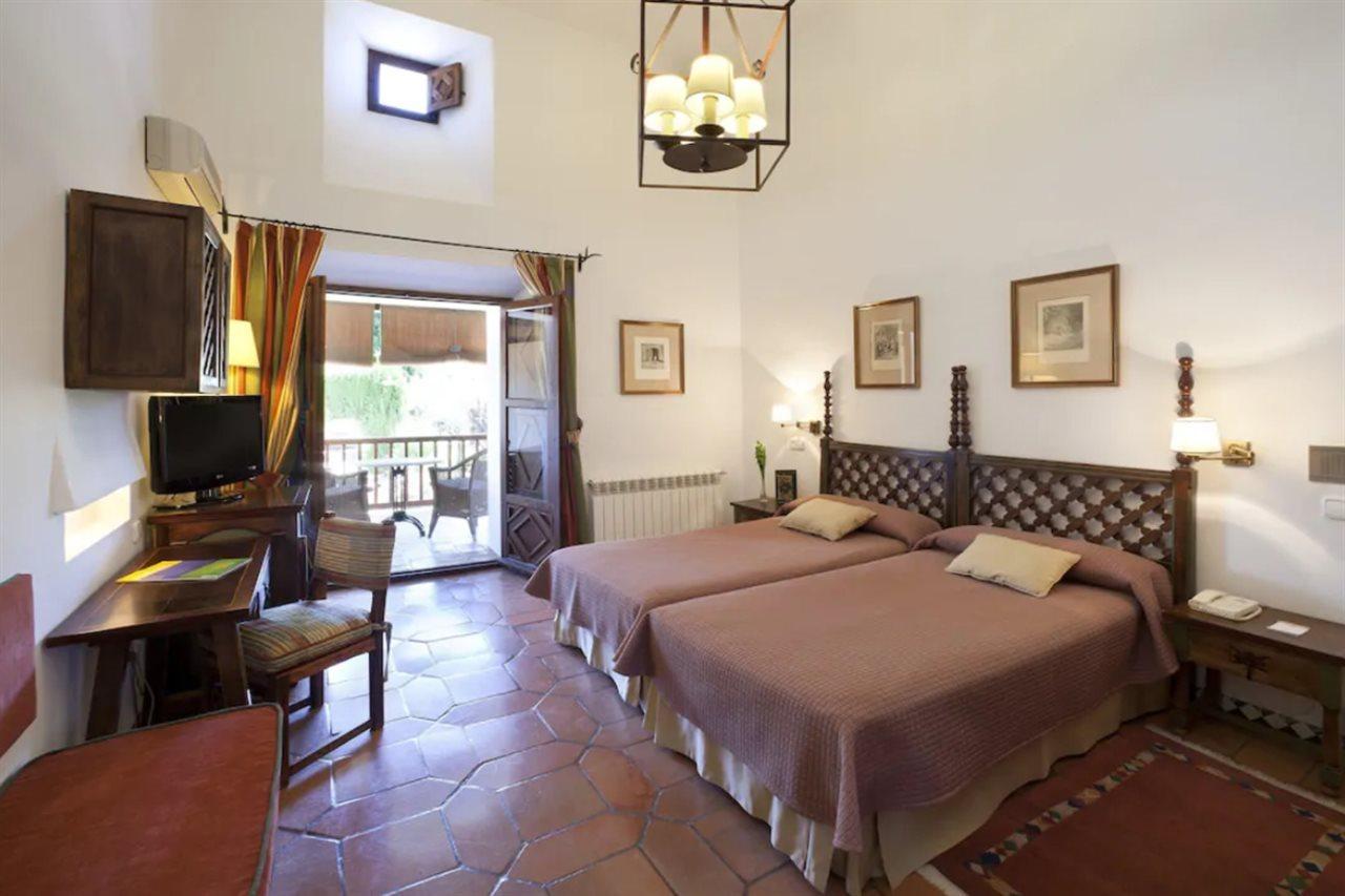 Parador De Guadalupe Γουαδελούπη Εξωτερικό φωτογραφία